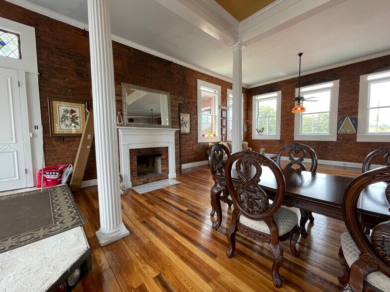 More Photos Of 117 N Jefferson Ave, Eatonton Storefront For Sale