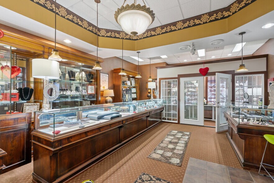 More Photos Of 1624 Union St, Schenectady Freestanding For Lease