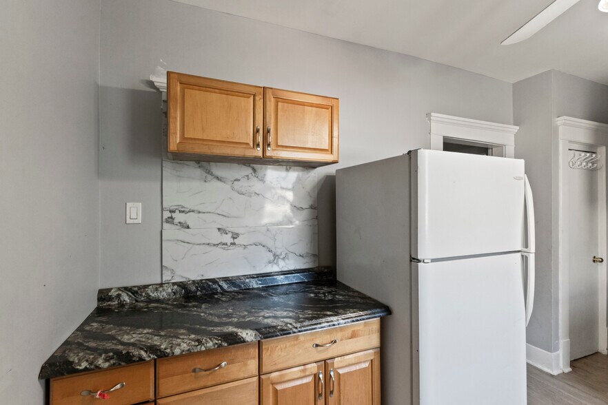 More Photos Of 541 Aylmer St N, Peterborough Apartments For Sale