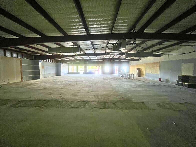 More Photos Of 906 Us Highway 271 S, Gilmer Storefront For Lease