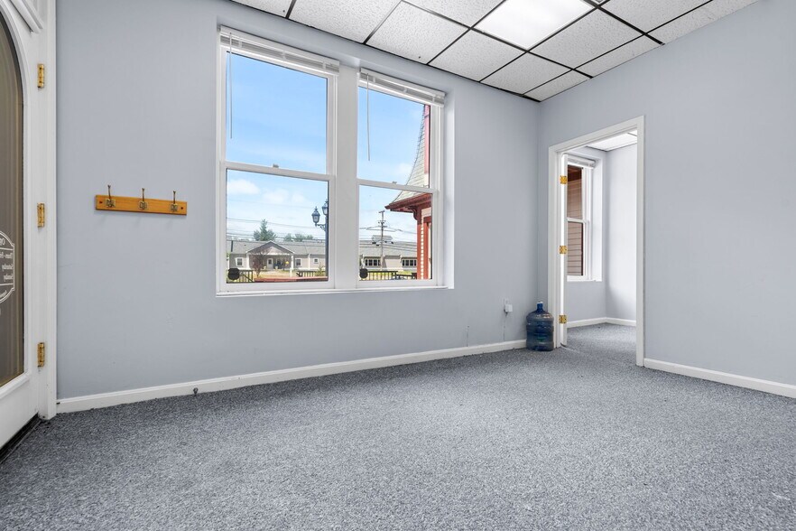 More Photos Of 164 Westford Rd, Tyngsborough Office For Sale