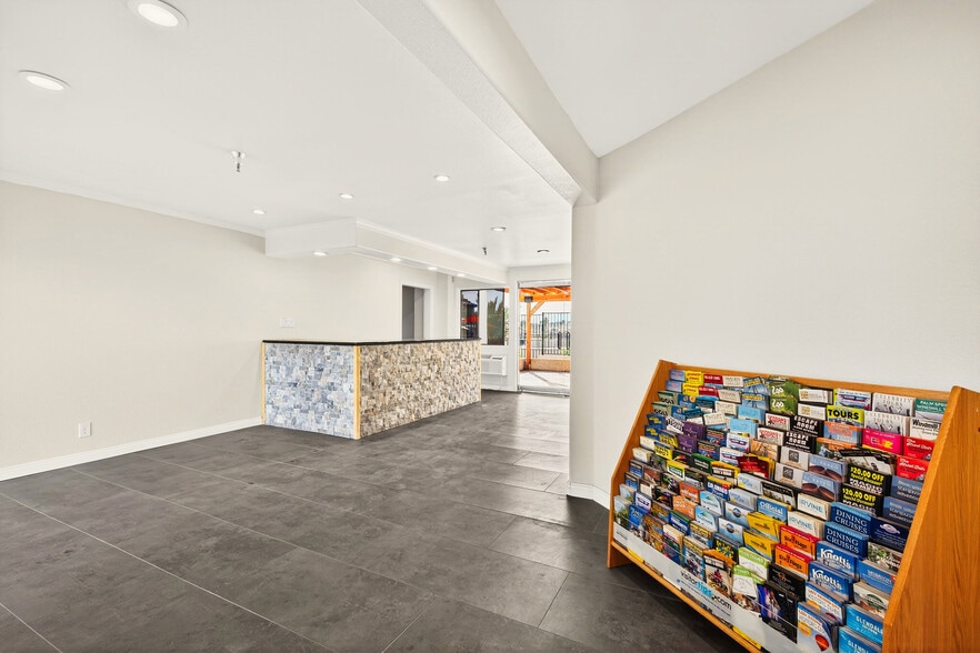 More Photos Of 67485 Hacienda Ave, Desert Hot Springs Hotel For Sale