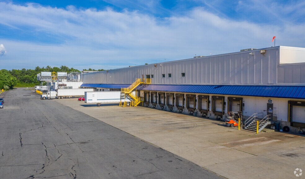 More Photos Of 380 S Worcester St, Norton Warehouse For Lease