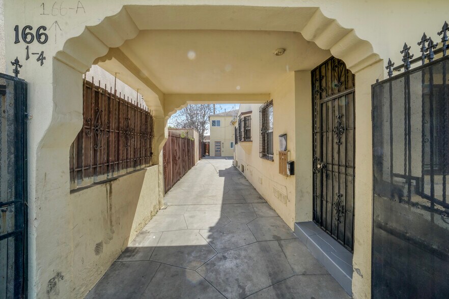 More Photos Of 162 W 65th St, Los Angeles Multifamily For Sale