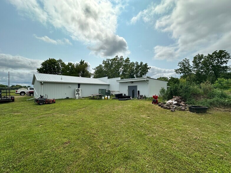 More Photos Of 1003 N Elm St, Tekonsha Distribution For Sale