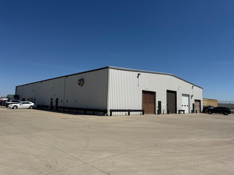 More Photos Of 2323 16th Ave S, Moorhead Warehouse For Lease
