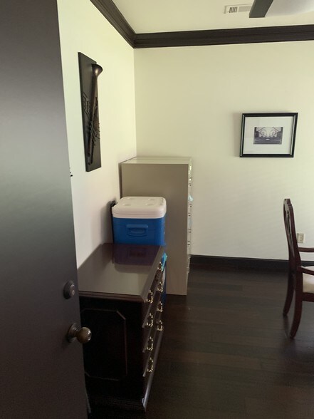 More Photos Of 4727-4729 Spottswood Ave, Memphis Office For Lease