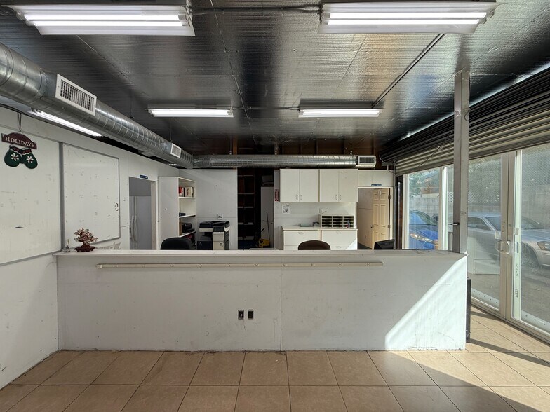 More Photos Of 7304 Canby Ave, Reseda Apartments For Sale