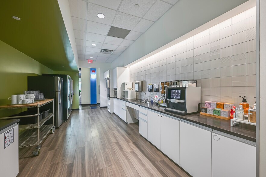 More Photos Of 5601 Headquarters Dr, Plano Office For Sale