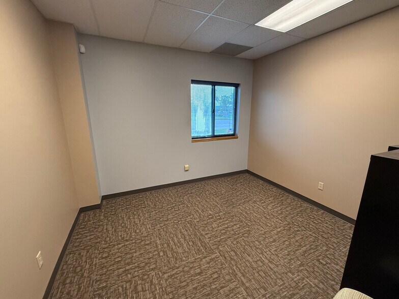 More Photos Of 1995 G Ave, Red Oak Industrial For Lease