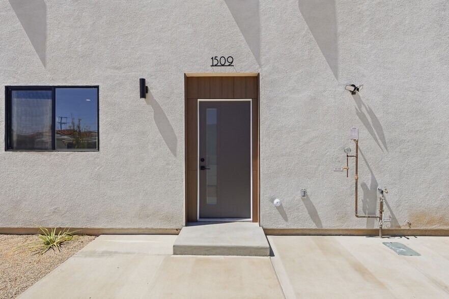 More Photos Of 1507 W 83rd St, Los Angeles Apartments For Sale