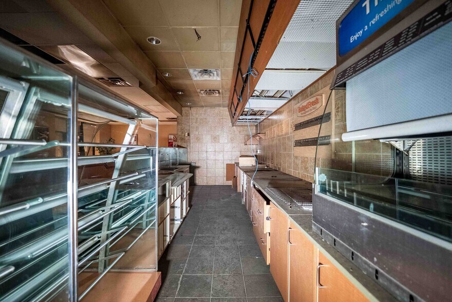 More Photos Of 1181 Notre Dame Av, Sudbury Restaurant For Lease