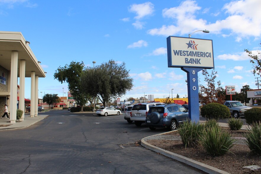 More Photos Of 890 W Lacey Blvd, Hanford Bank For Sale