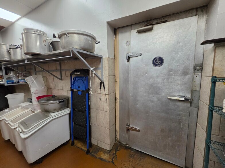 More Photos Of 2813 W Walnut St, Rogers Restaurant For Sale