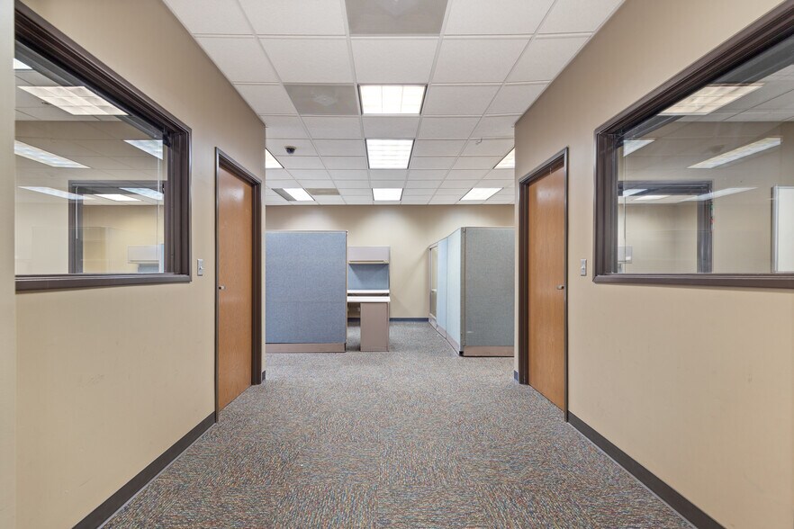 More Photos Of 212 S Main St, Grove Office For Sale