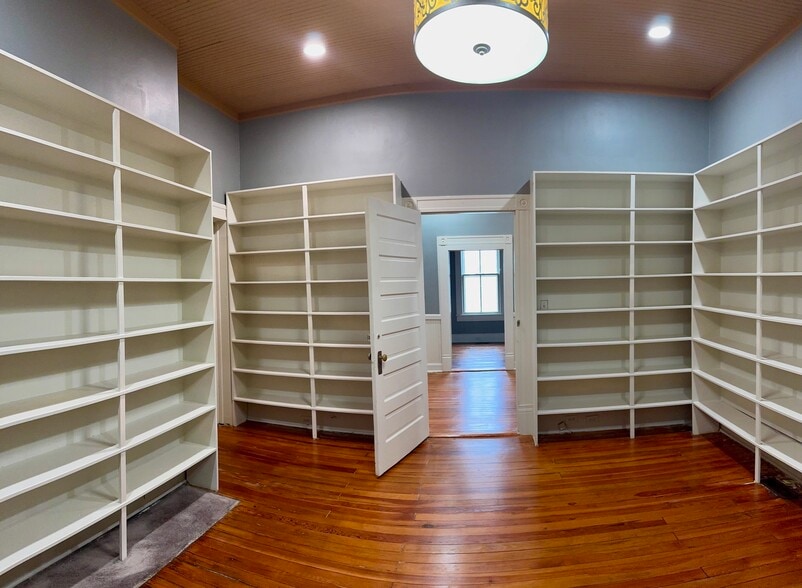 More Photos Of 115 Vista Cir, Macon-Bibb Office For Sale