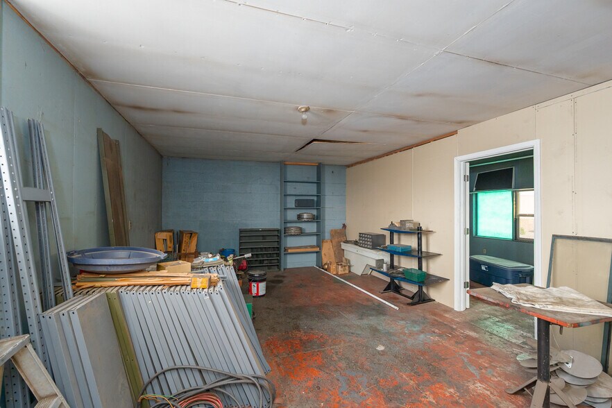 More Photos Of 612 W 3rd Ave, Moses Lake Industrial For Sale