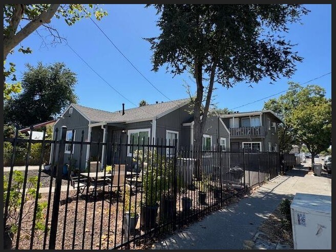 More Photos Of 2595 Beaumont St, Sacramento Apartments For Sale