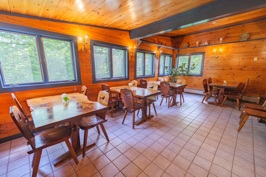 More Photos Of 6 Abroad Rd, West Dover Hotel For Sale