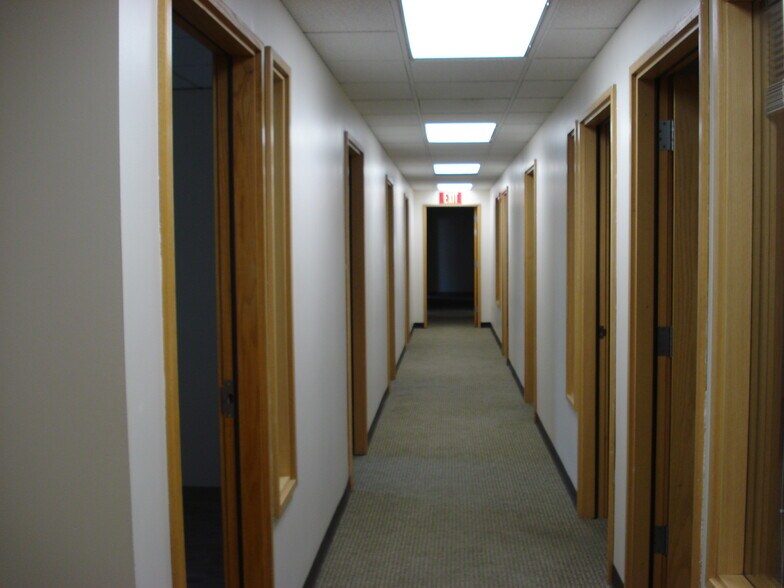 More Photos Of 2221 E Northern Lights Blvd, Anchorage Office For Lease