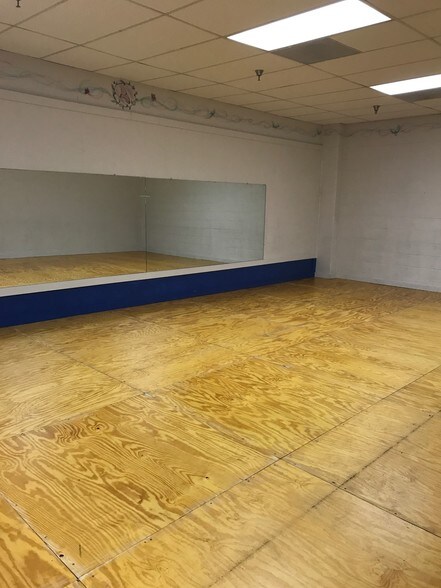 More Photos Of 109 Post Office Rd, Waldorf Flex For Lease