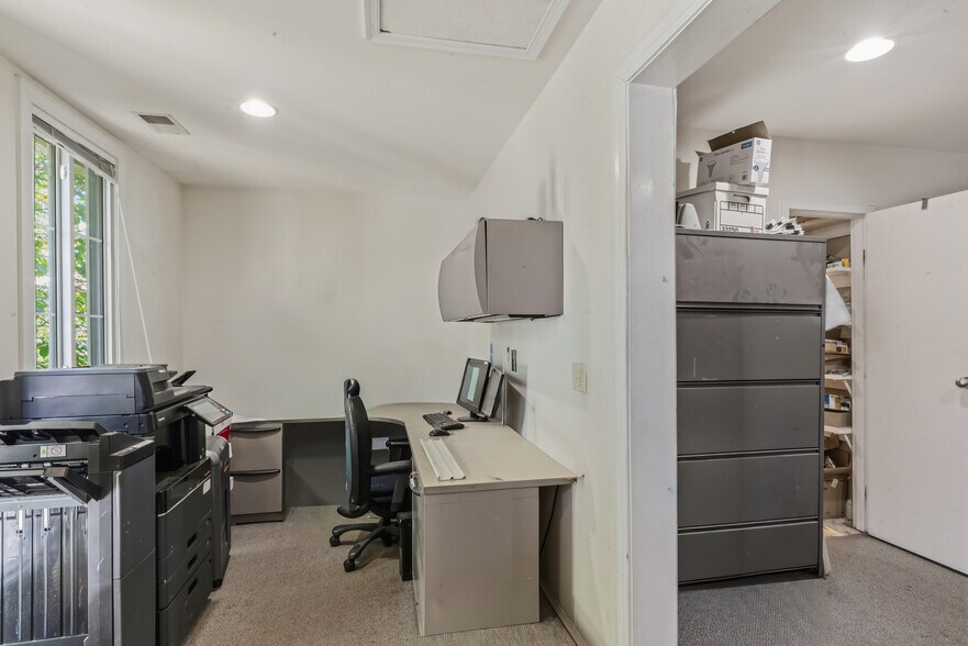 More Photos Of 1512 Marion Barry Ave SE, Washington Office For Sale