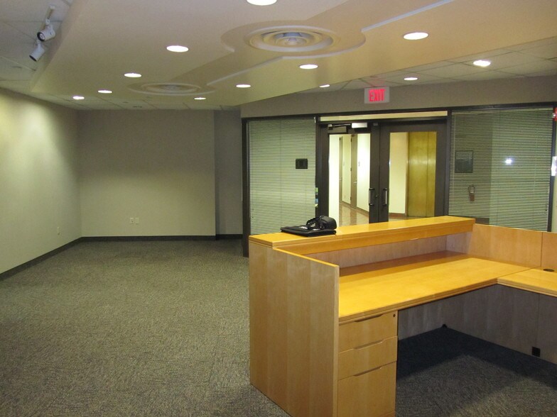 More Photos Of 539 N Carancahua St, Corpus Christi Office For Lease
