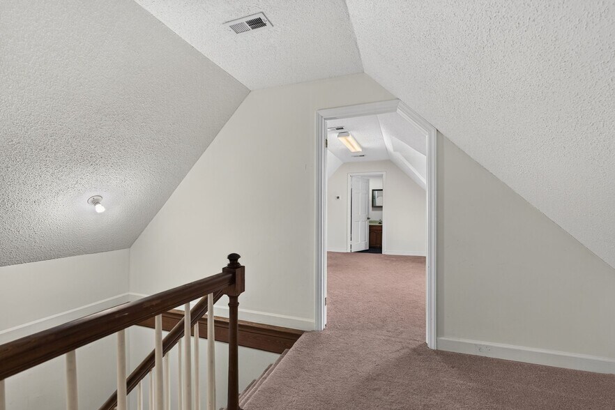 More Photos Of 117 E Salisbury St, Pittsboro Office For Sale