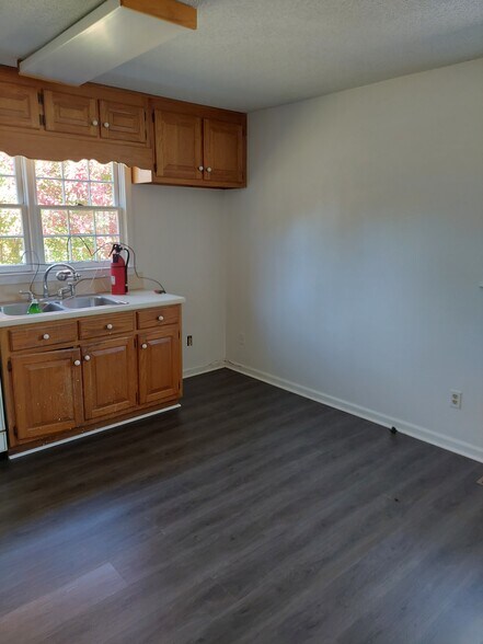 More Photos Of 4298 Canton Hwy, Cumming Self Storage For Lease