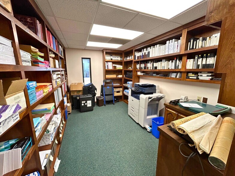 More Photos Of 3043 E Cairo St, Springfield Office For Sale