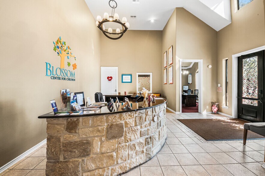 More Photos Of 14235 Blanco Rd, San Antonio Office For Sale