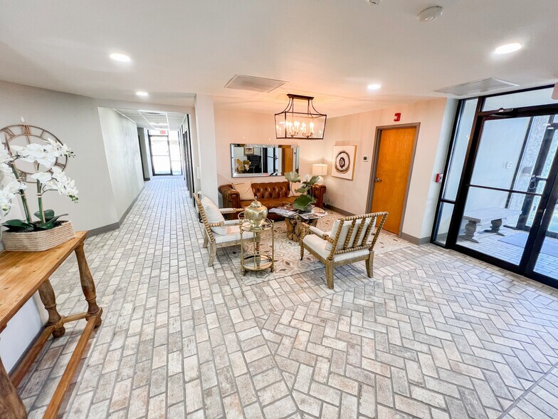 More Photos Of 3001 Big Spring St, Midland Office For Sale