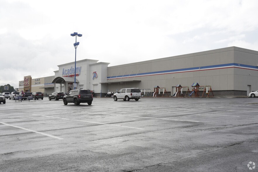 More Photos Of 100 Peachwood Centre Dr, Spartanburg Freestanding For Lease