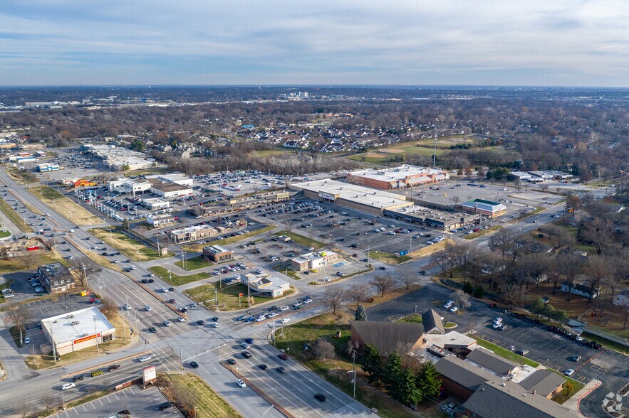 More Photos Of 6415-6471 Quivira Rd, Shawnee General Retail For Lease