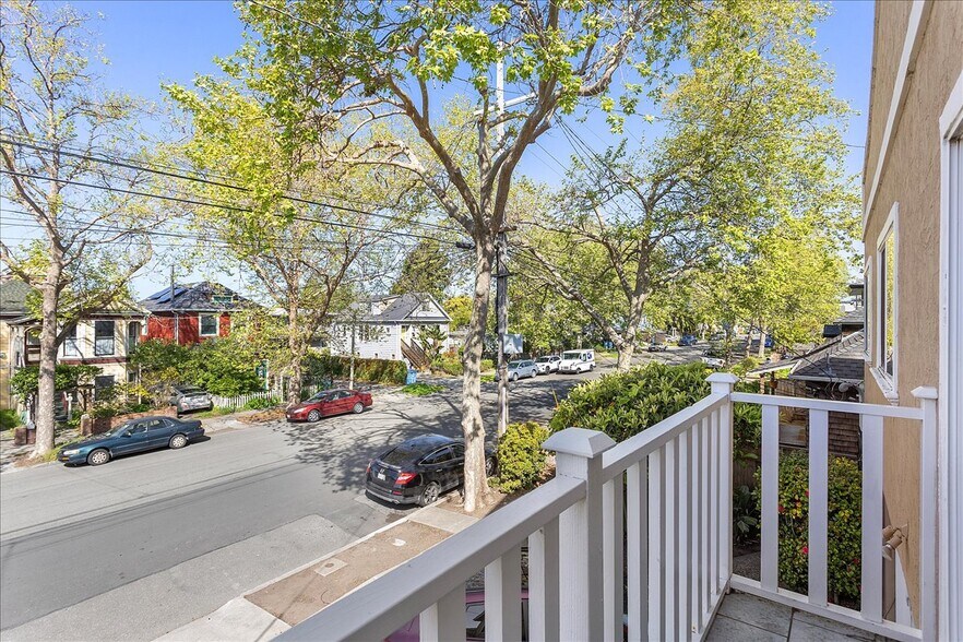 More Photos Of 2435 9th St, Berkeley Apartments For Sale