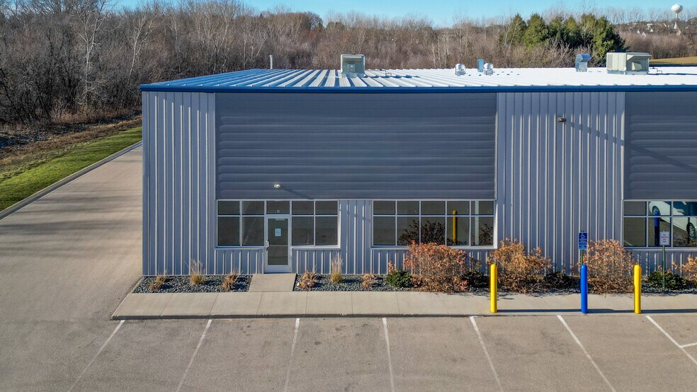 More Photos Of 6131 Rome Cir, Rochester Warehouse For Lease