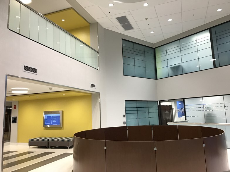 More Photos Of 950 Breckenridge Ln, Louisville Office For Lease