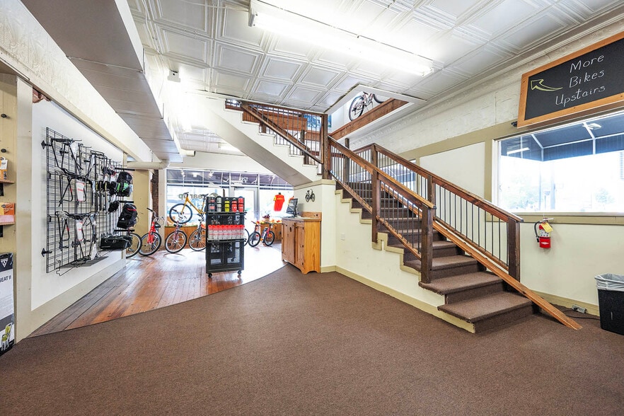 More Photos Of 126 W Main St, Plainfield Storefront For Sale