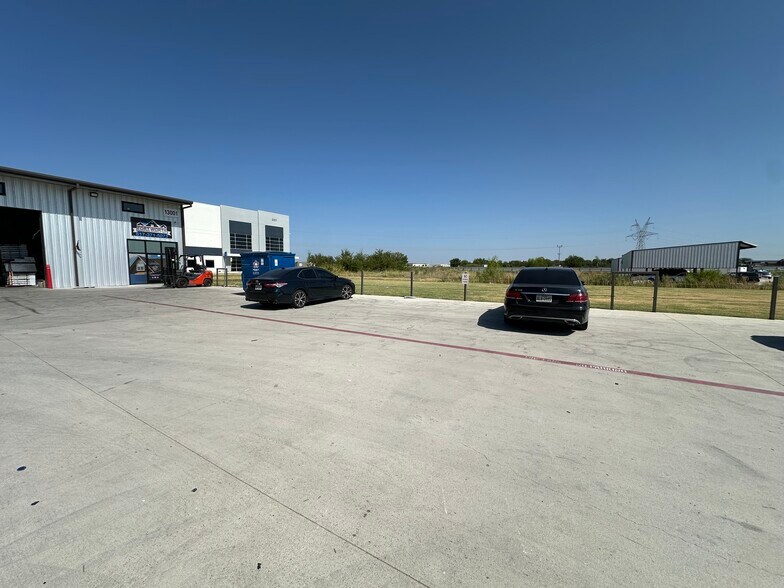 More Photos Of 13055 Harmon Rd, Fort Worth Warehouse For Lease