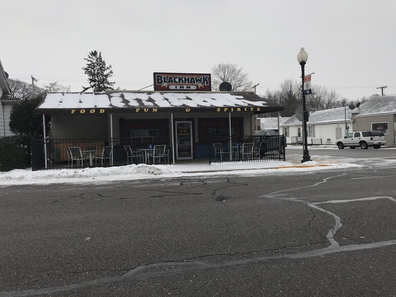 More Photos Of 257 W Main St, Westville Bar For Sale