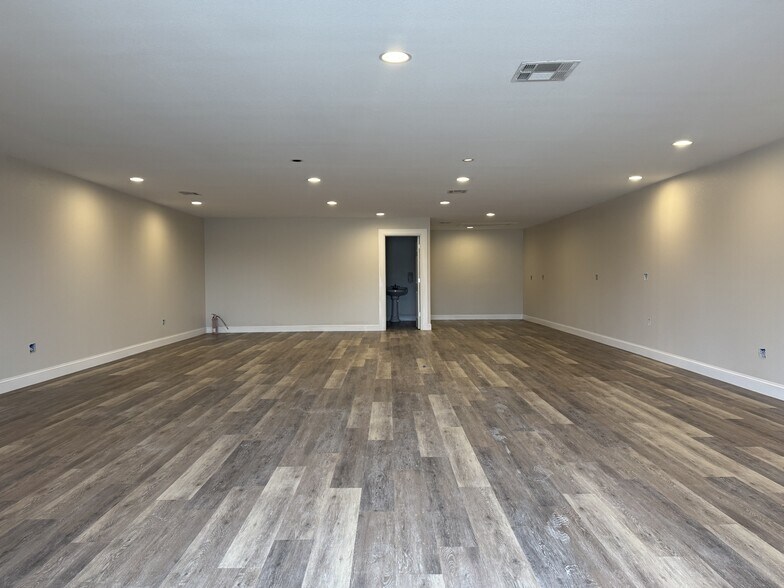 More Photos Of 719 E 141st St, Glenpool Storefront Retail Office For Lease