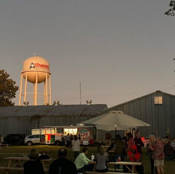 More Photos Of 307 E Larkin St, Athens Freestanding For Sale