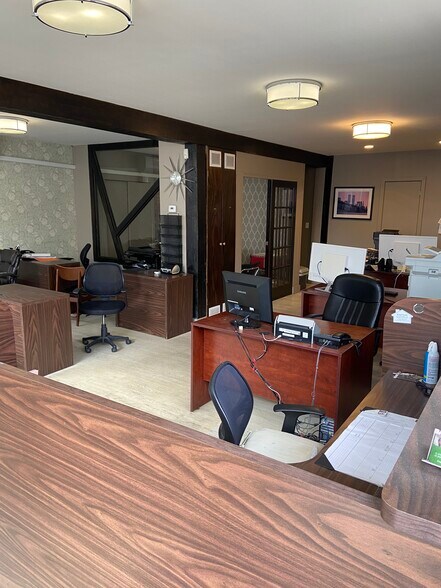 More Photos Of 713 Lorimer St, Brooklyn Storefront Retail Residential For Lease