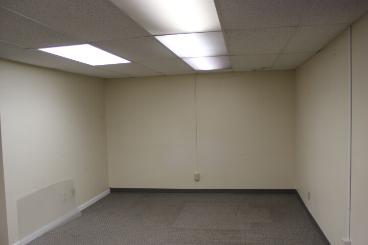 More Photos Of 1105 4th St SE, Hampton Land For Sale