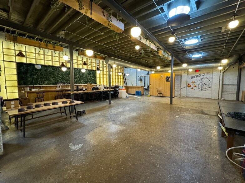 More Photos Of 3135 Sackett Ave, Cleveland Manufacturing For Sale