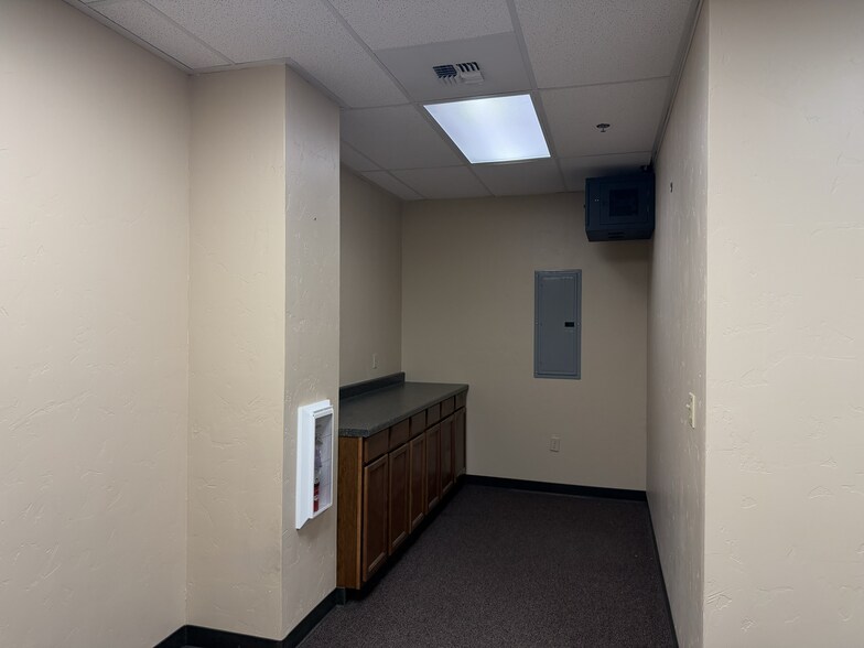 More Photos Of 1414 E F St, Oakdale Office For Sale