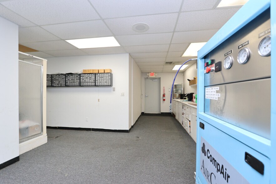 More Photos Of 25 S Lexington Springmill Rd, Mansfield Freestanding For Sale