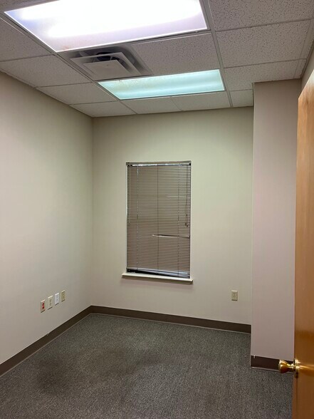 More Photos Of 3956 Sunbeam Rd, Jacksonville Medical For Lease
