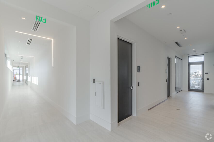 More Photos Of 151 Las Olas Cir, Fort Lauderdale Freestanding For Lease