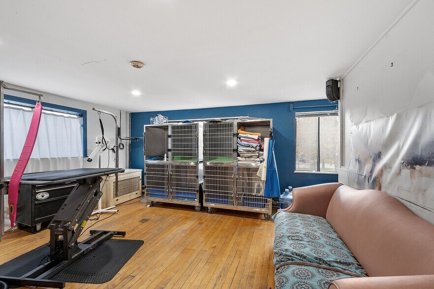 More Photos Of 489 Concord Ave, Cambridge Veterinarian Kennel For Sale